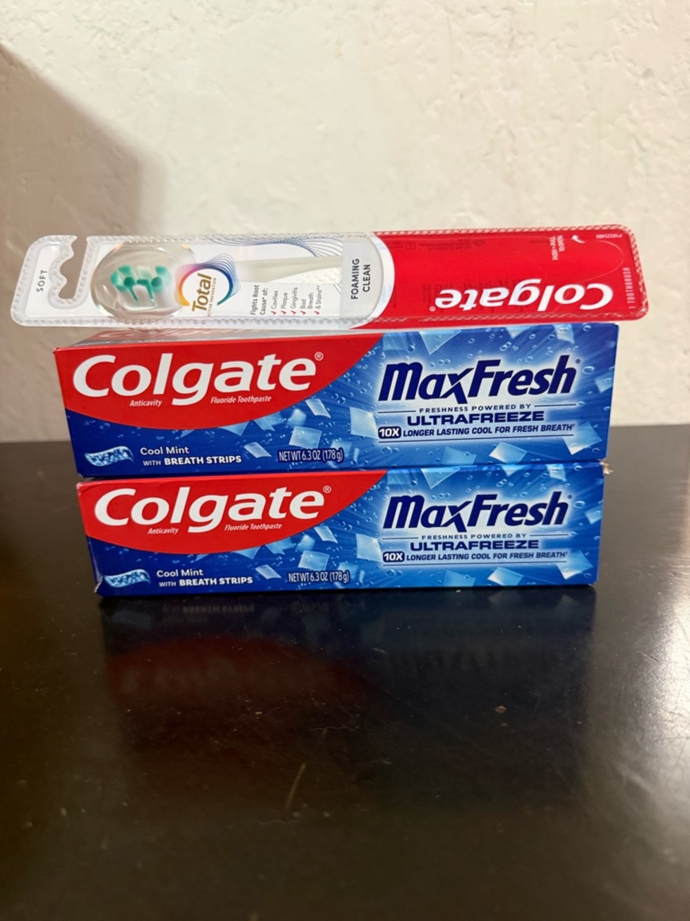 Colgate MaxFresh Toothpaste (Cool Mint) - Blue & Red - Picture 3 of 3